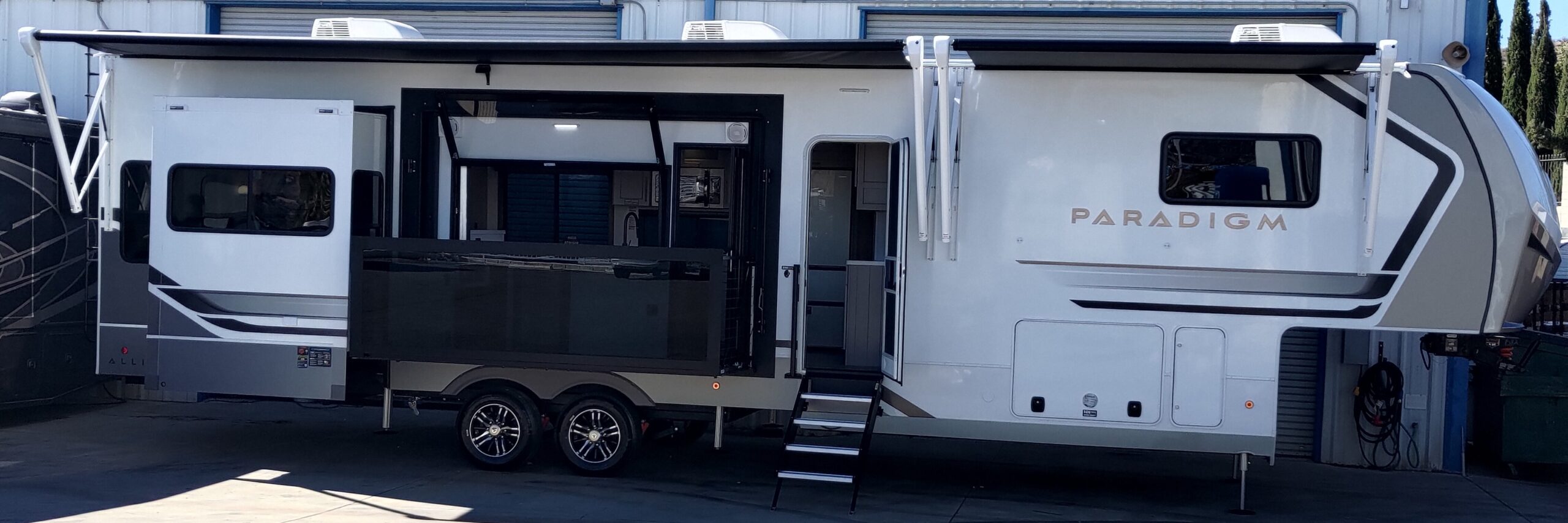 Read more about the article Why the 2026 Alliance Paradigm 388SP Is the Ultimate Fifth Wheel for Full-Time Luxury Living