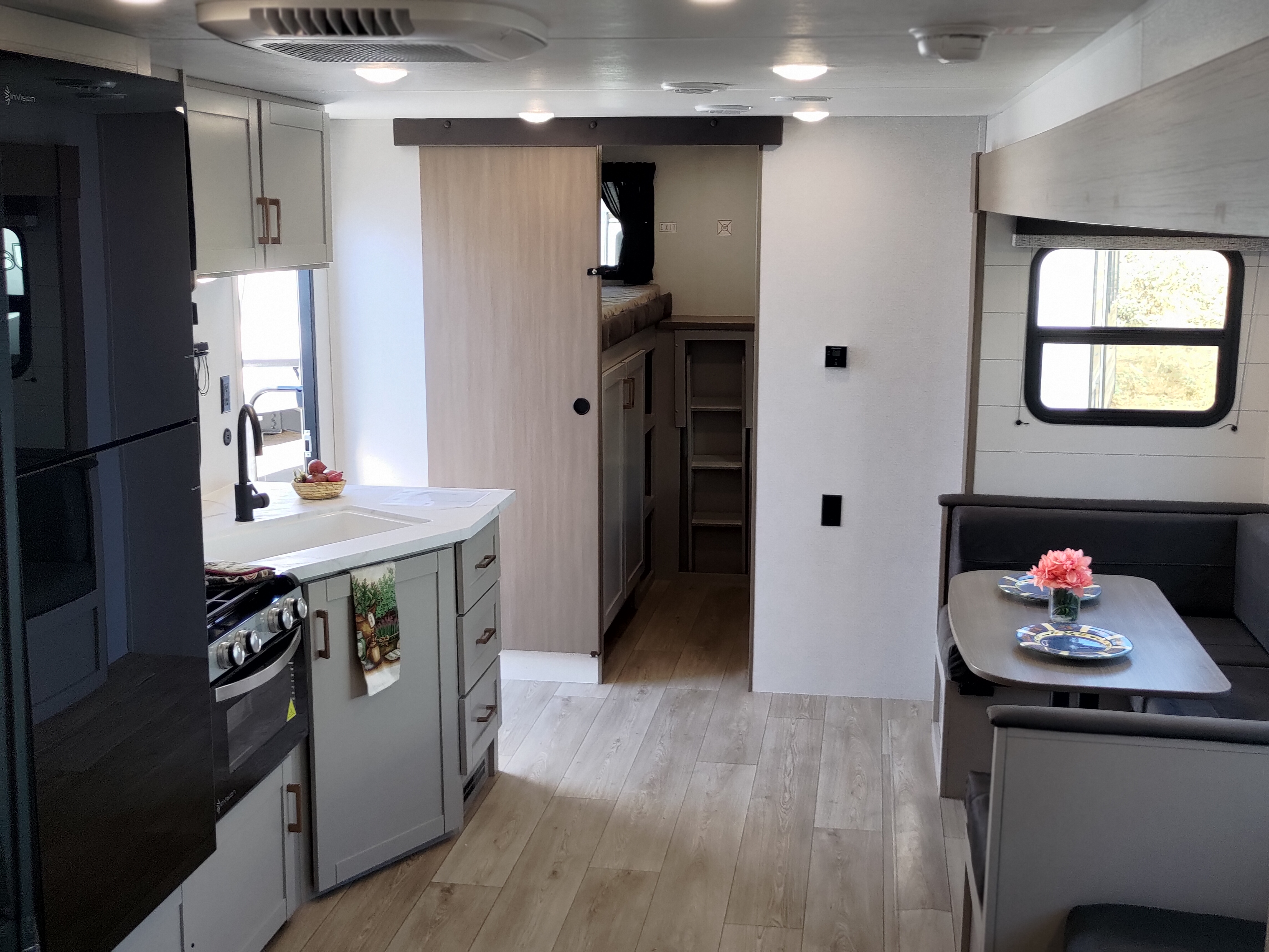 2027 JAYCO JAY FLIGHT TRAVEL TRAILER