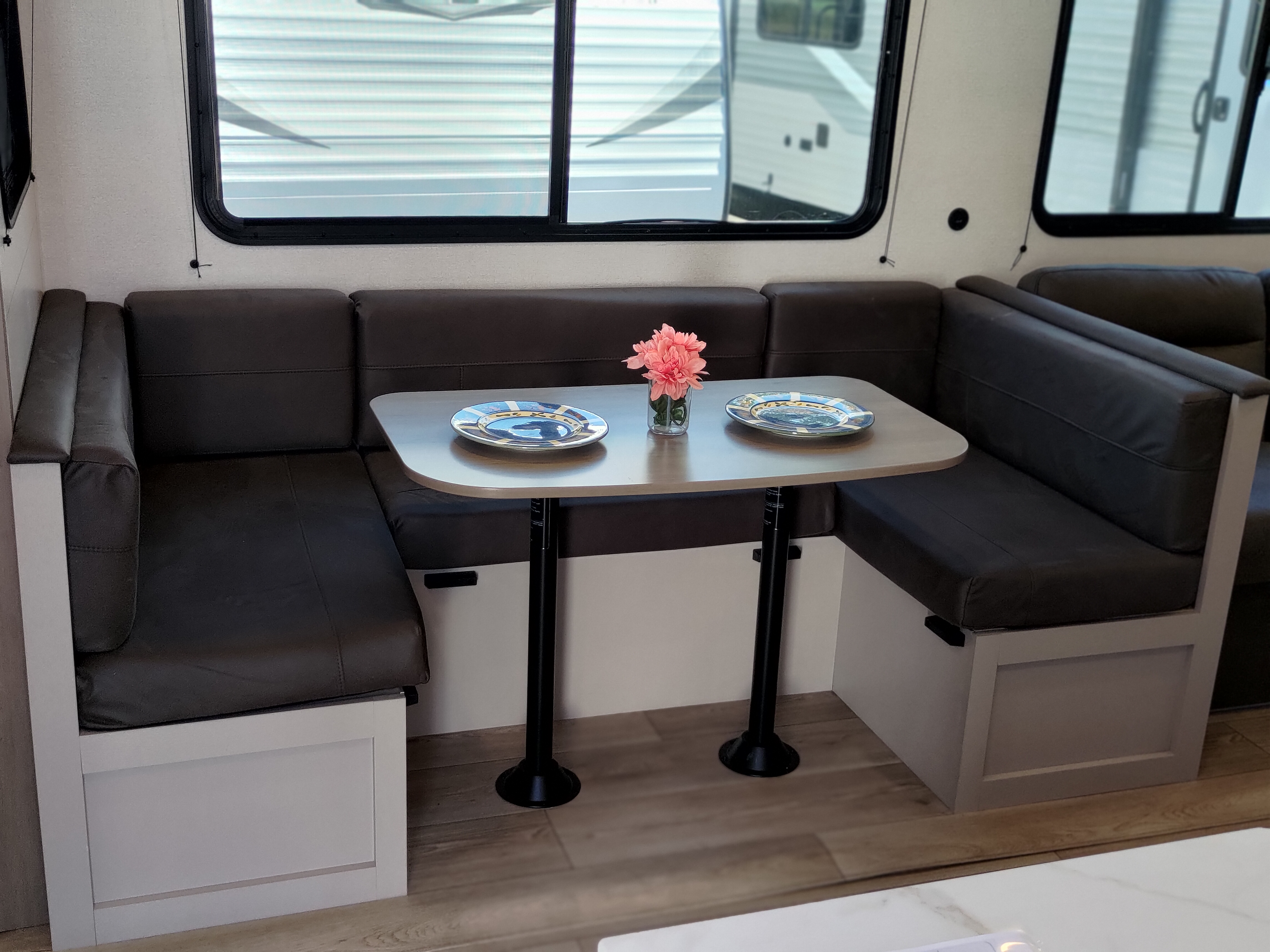 2027 JAYCO JAY FLIGHT TRAVEL TRAILER