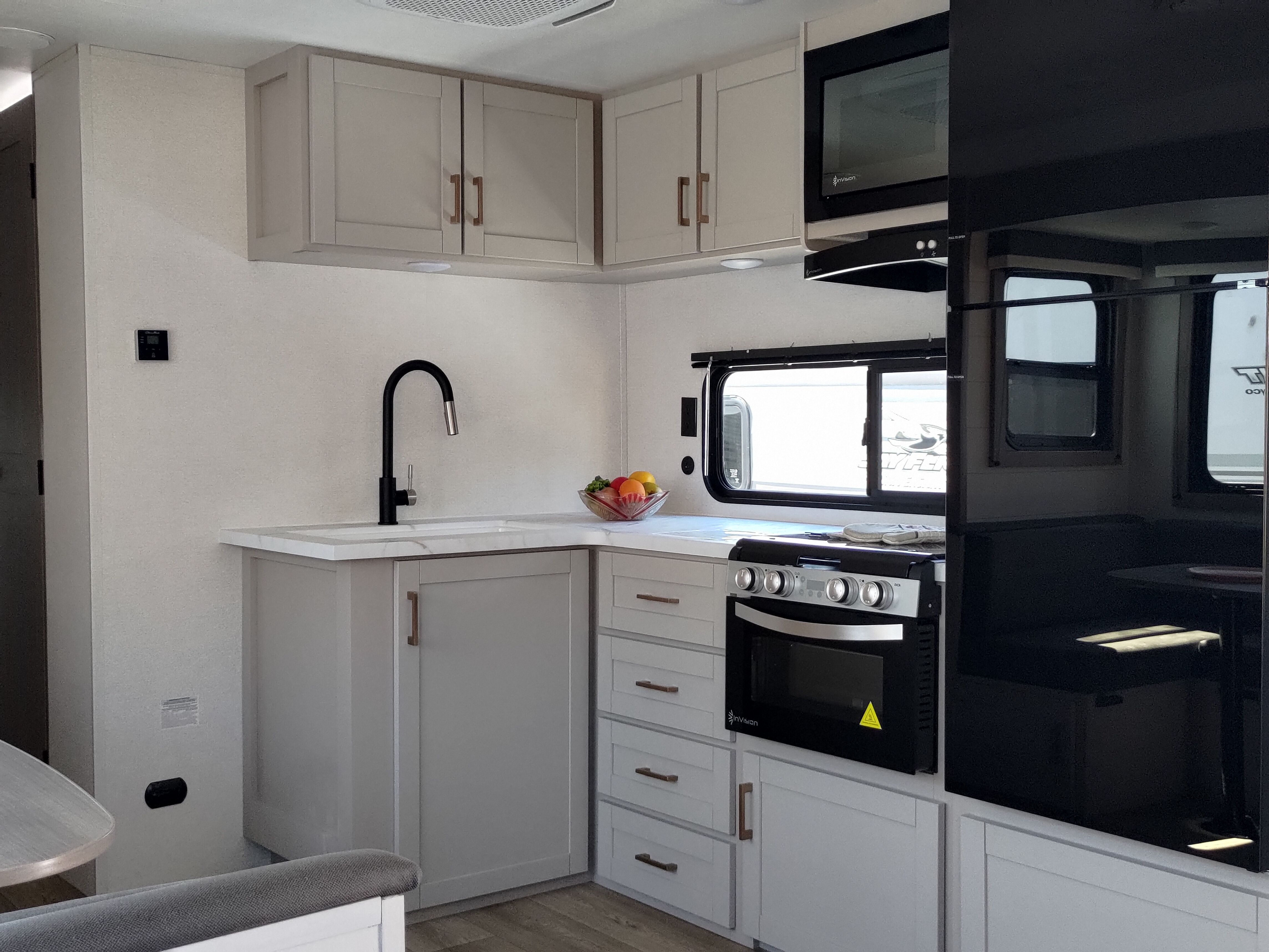 2027 JAYCO JAY FLIGHT TRAVEL TRAILER
