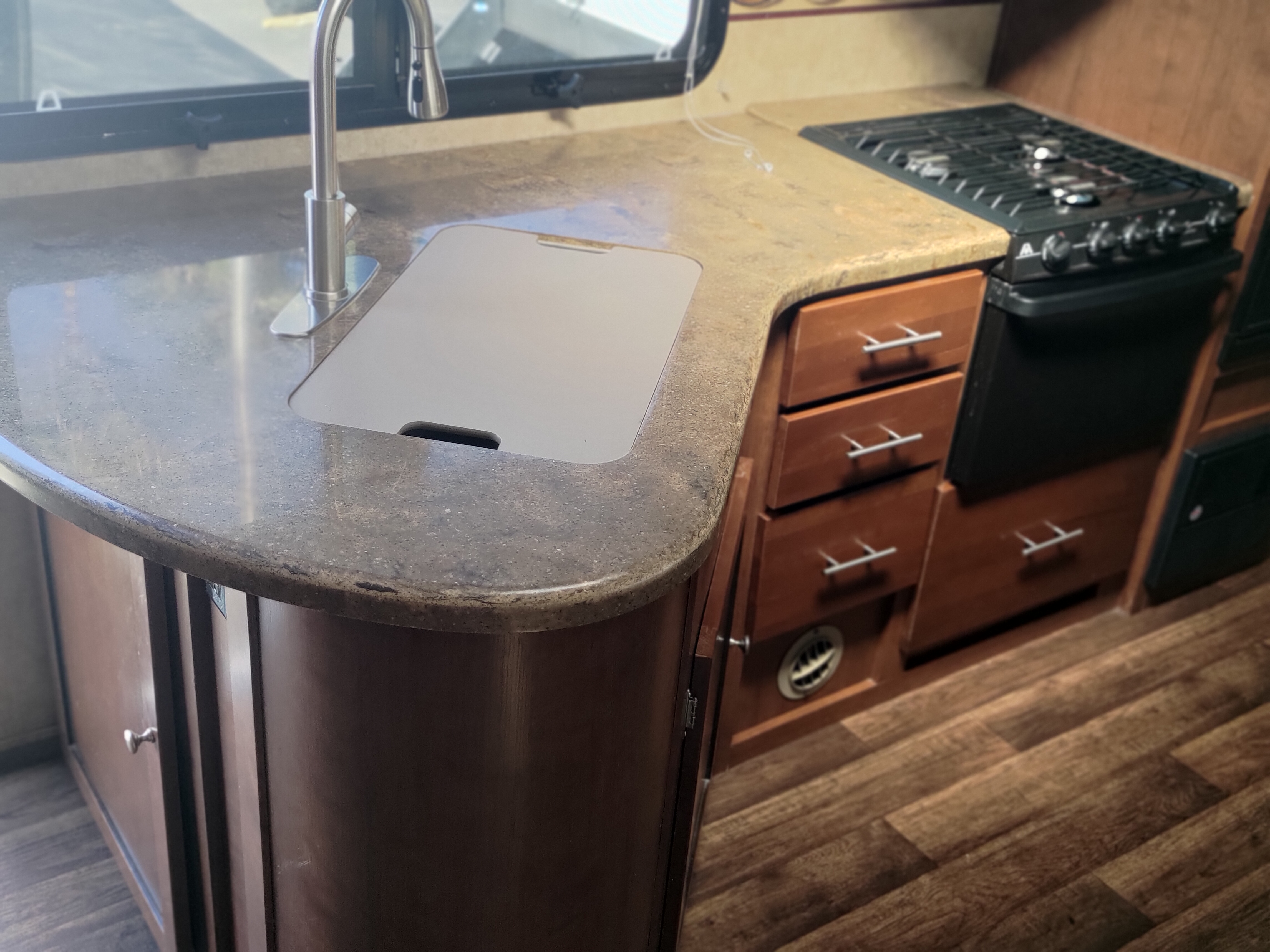2013 DUTC KODIAK TRAVEL TRAILER