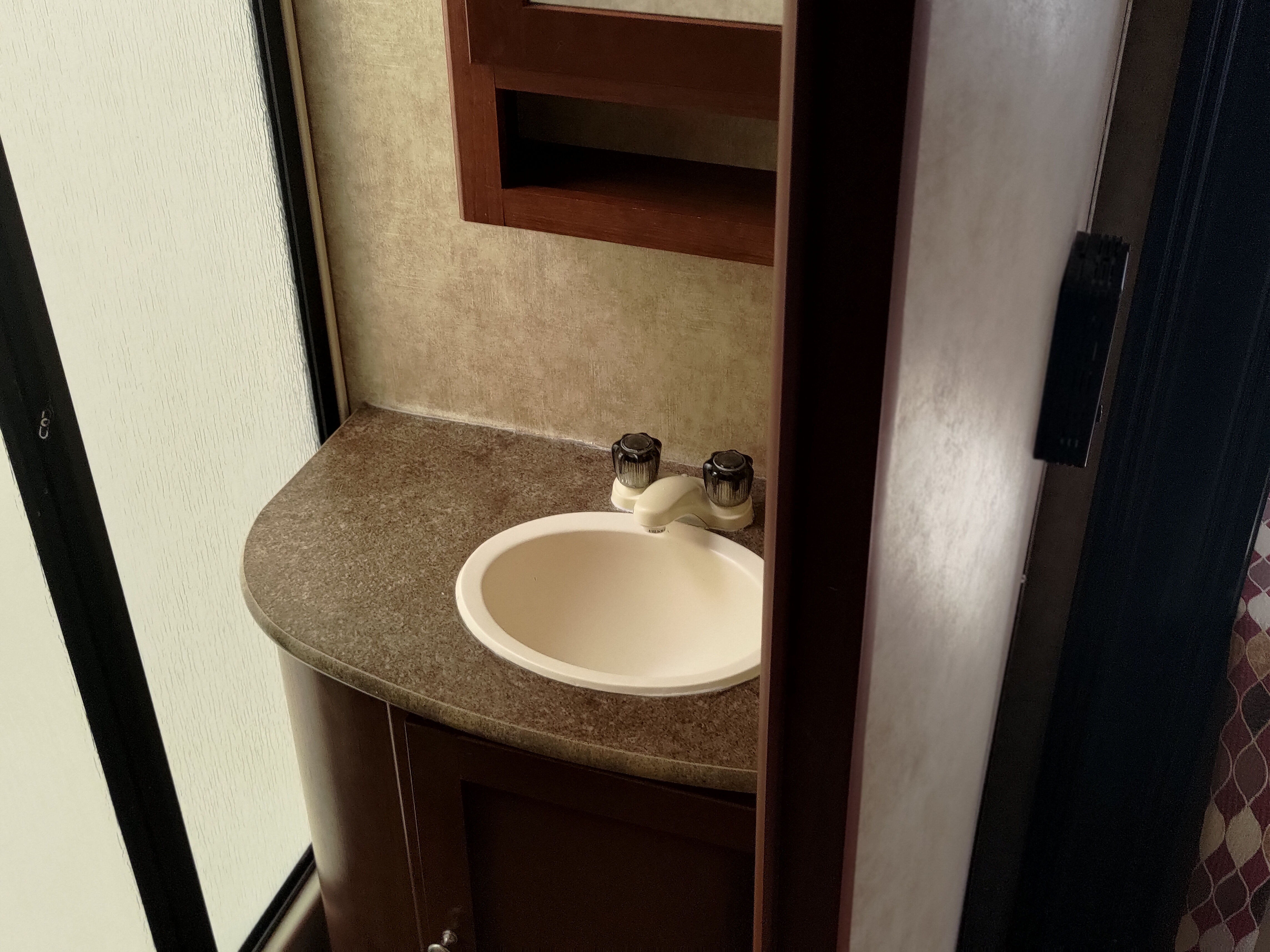 2013 DUTC KODIAK TRAVEL TRAILER
