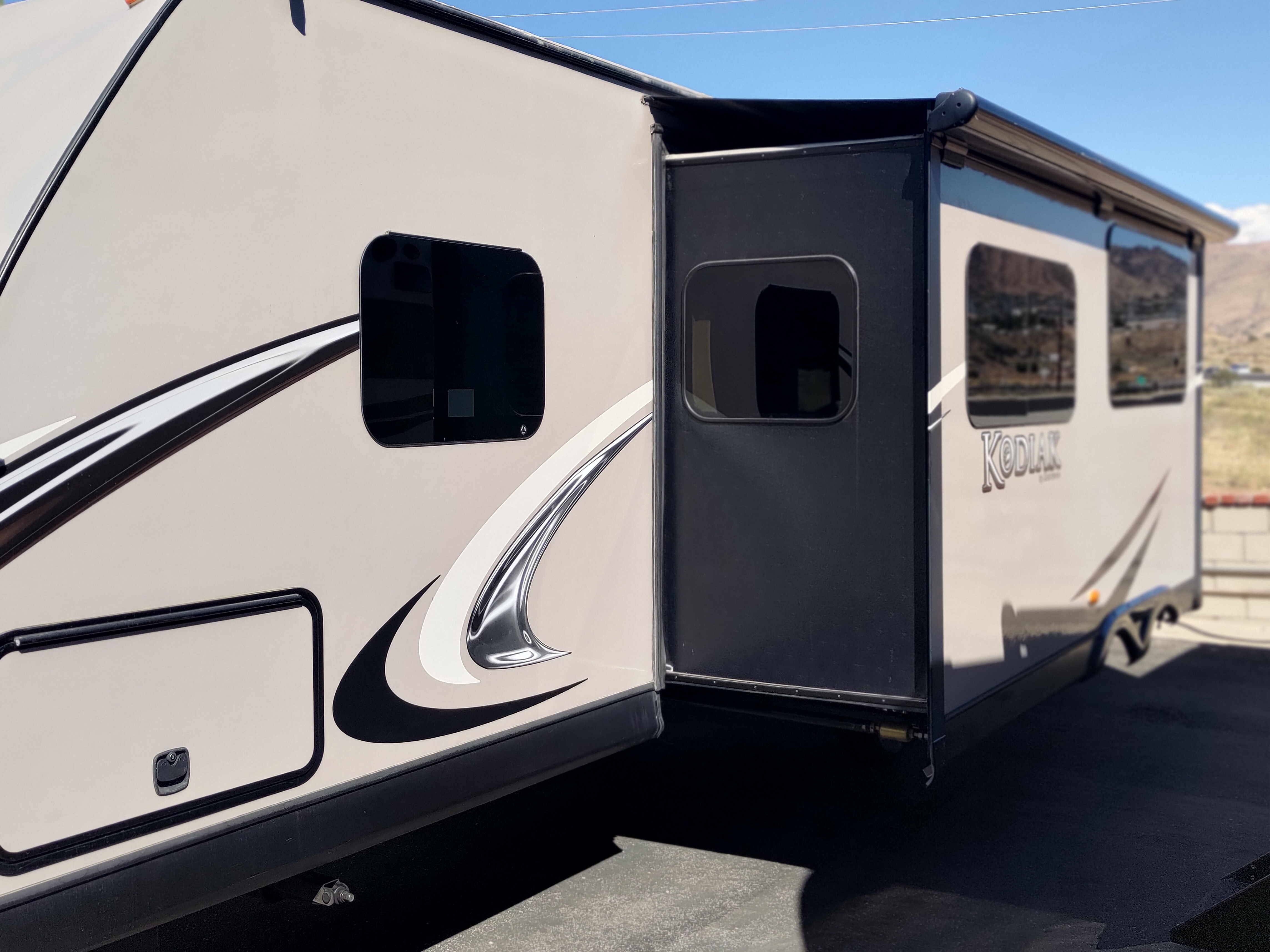 2013 DUTC KODIAK TRAVEL TRAILER