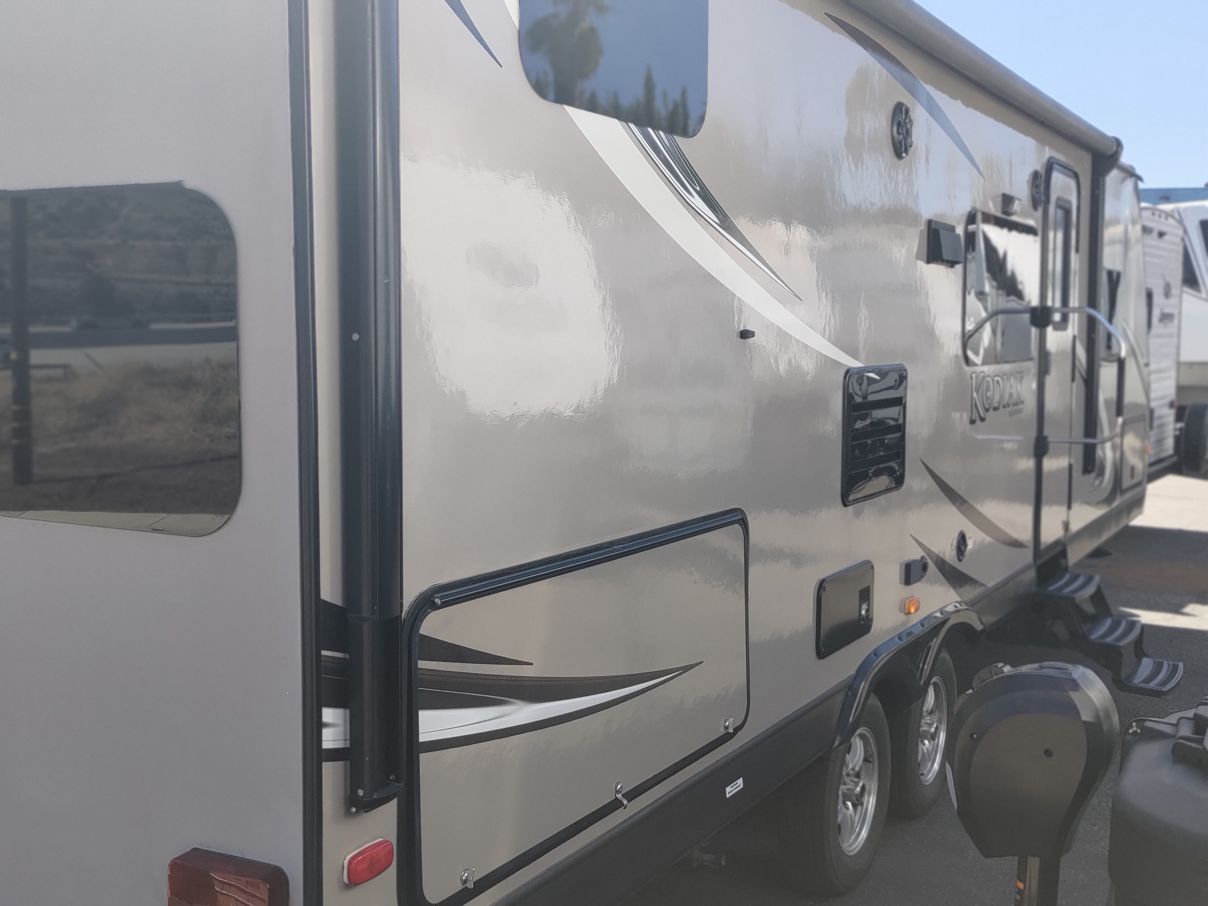 2013 DUTC KODIAK TRAVEL TRAILER