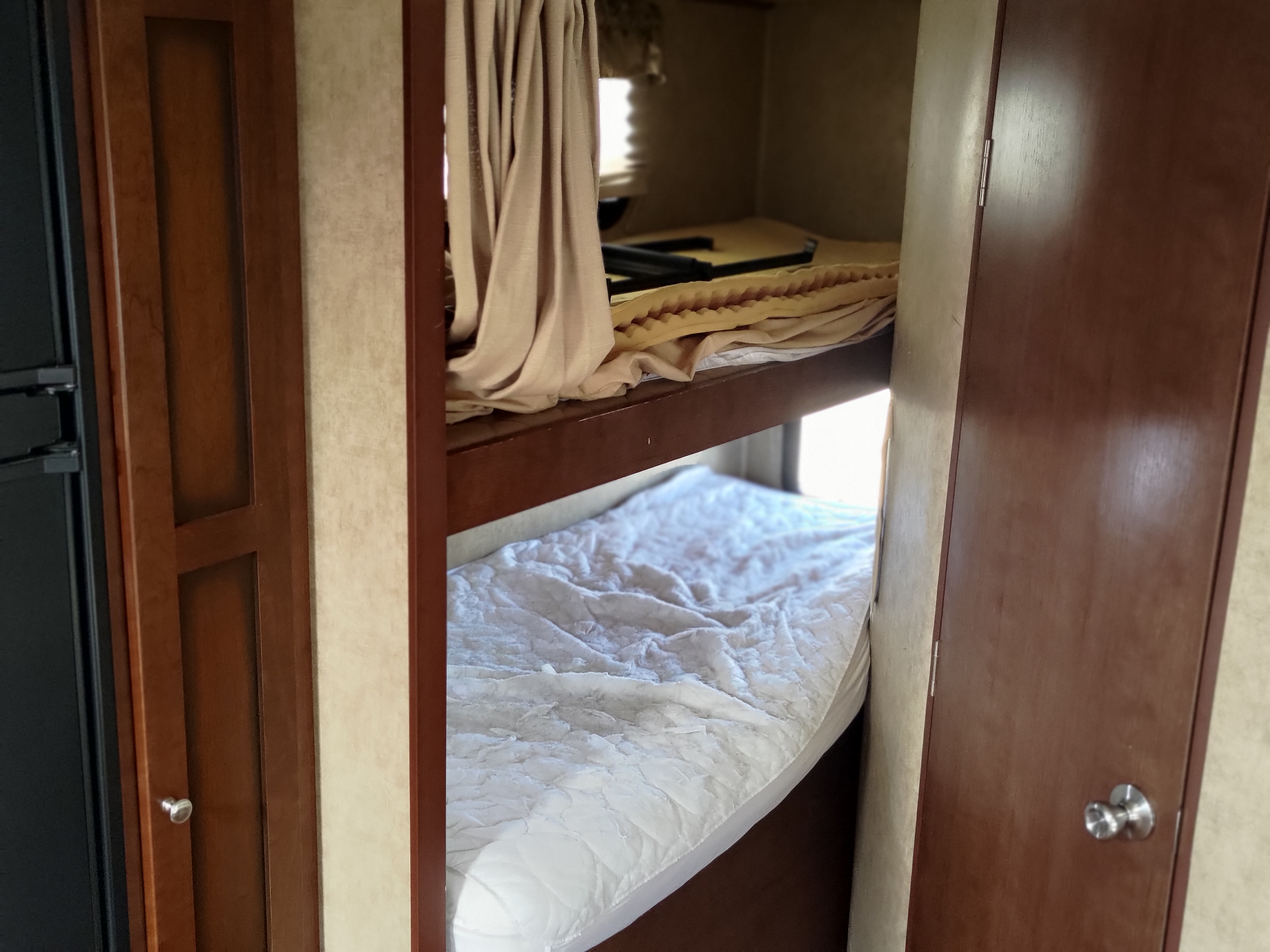 2013 DUTC KODIAK TRAVEL TRAILER