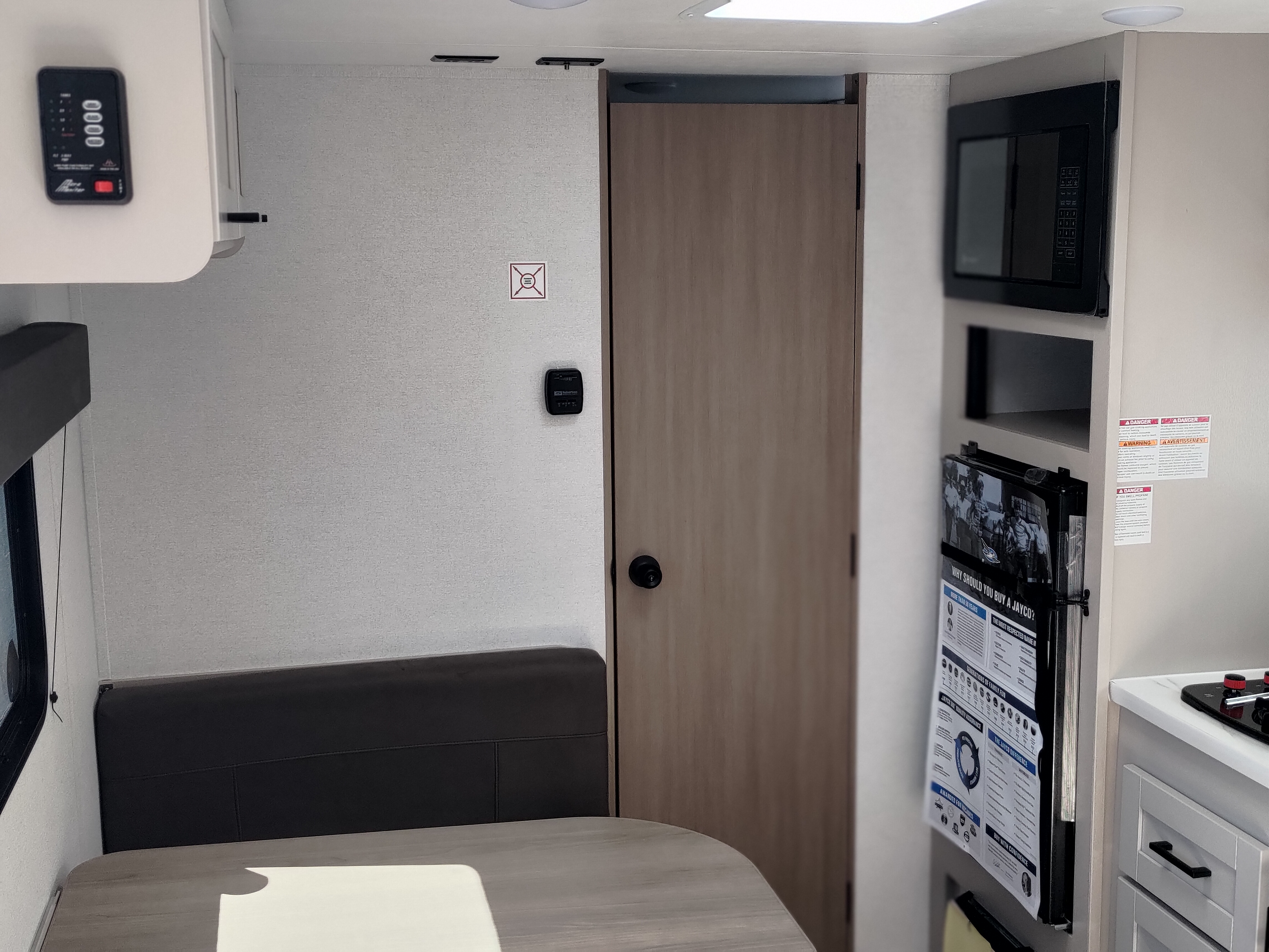 2027 JAYCO JAY FLIGHT TRAVEL TRAILER