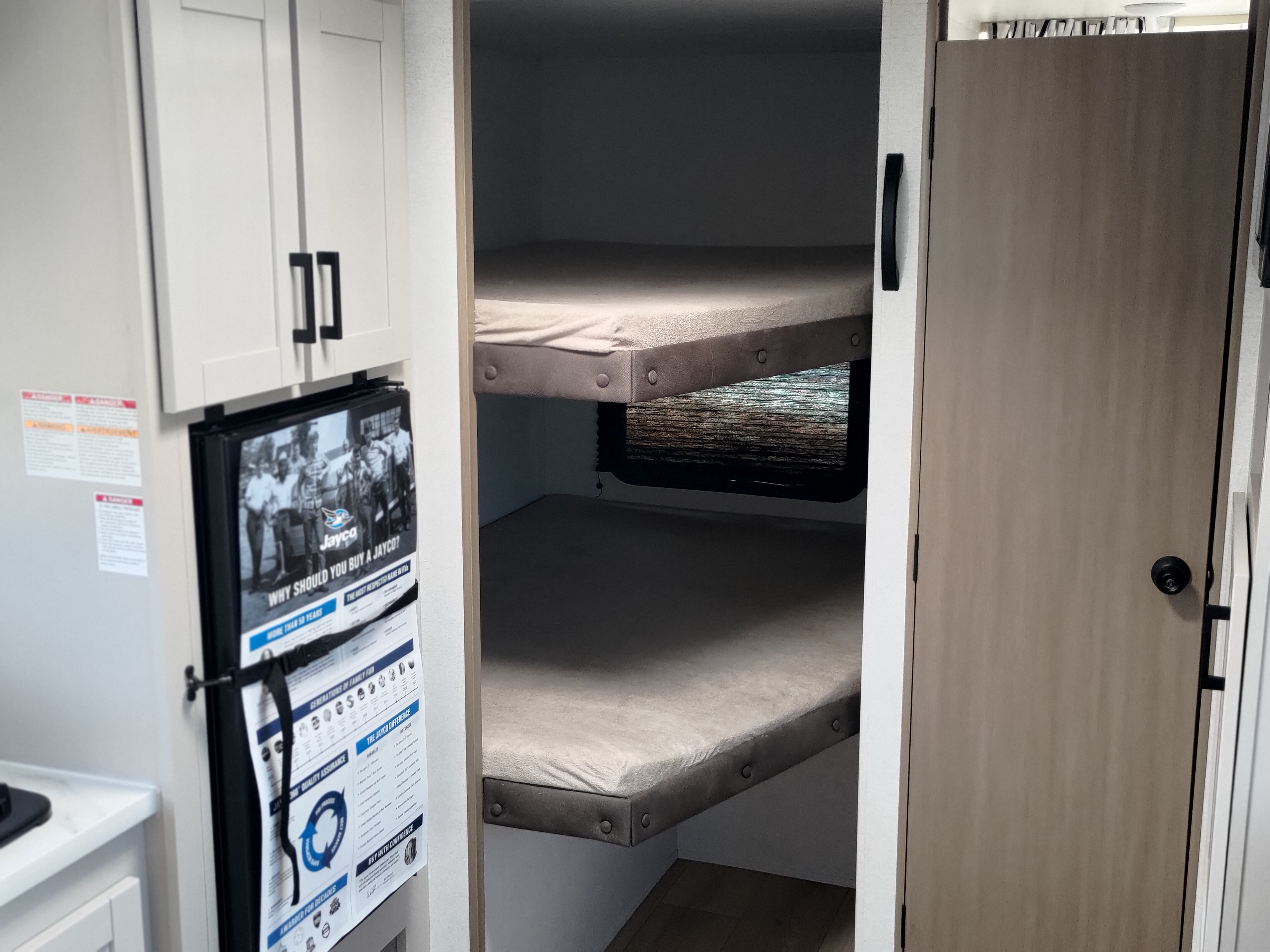 2027 JAYCO JAY FLIGHT TRAVEL TRAILER