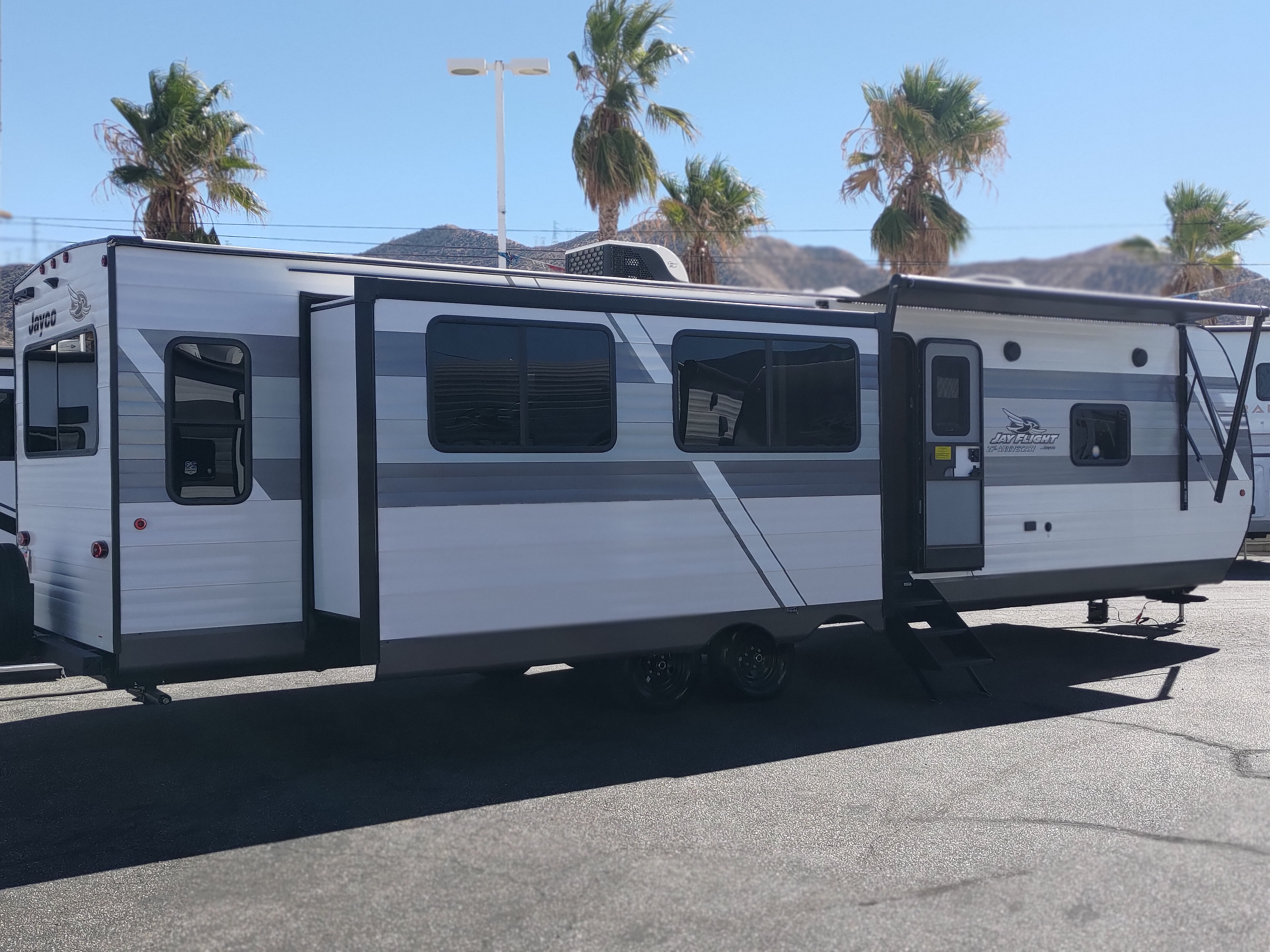 2027 JAYCO JAY FLIGHT TRAVEL TRAILER