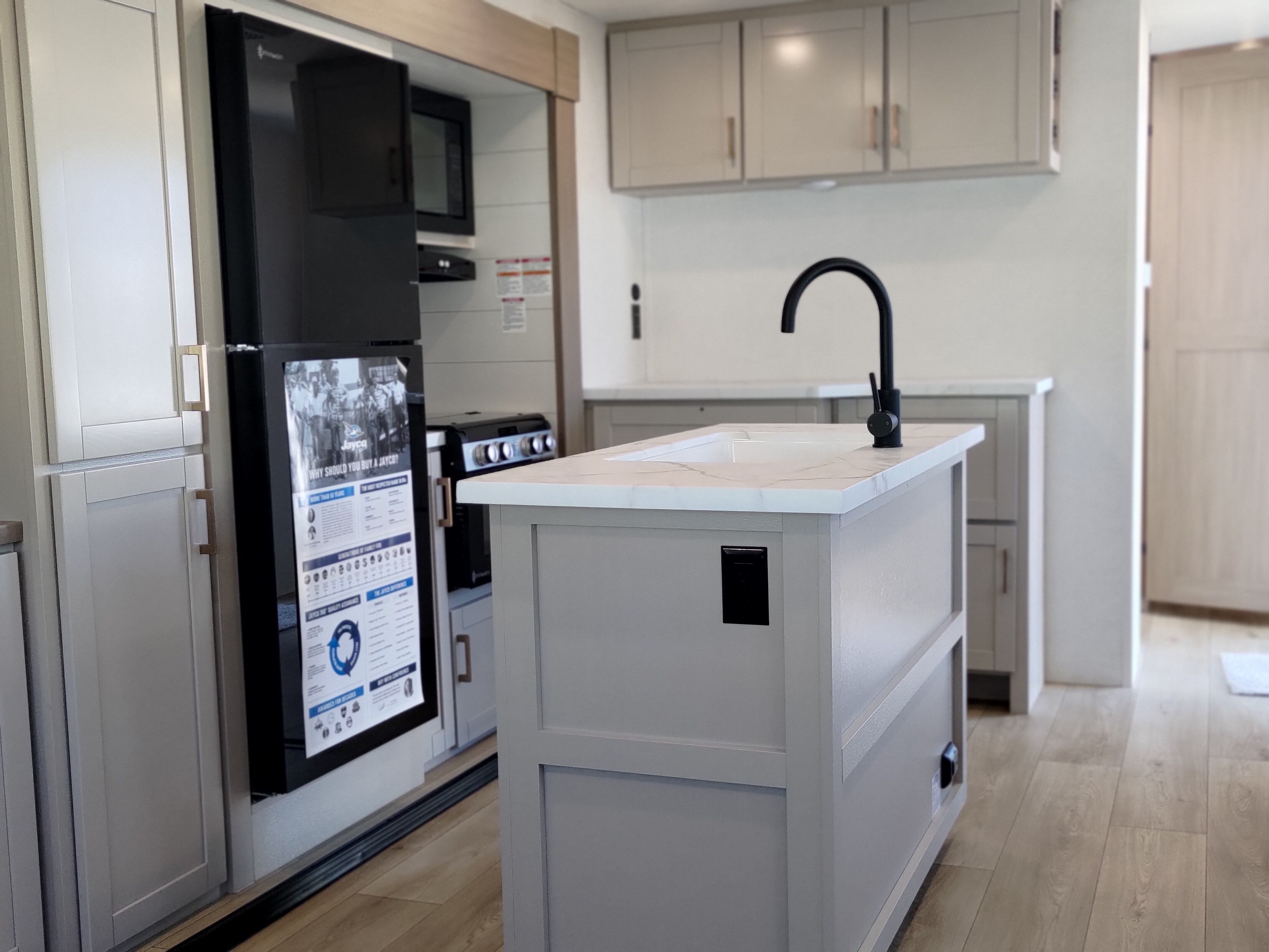 2027 JAYCO JAY FLIGHT TRAVEL TRAILER