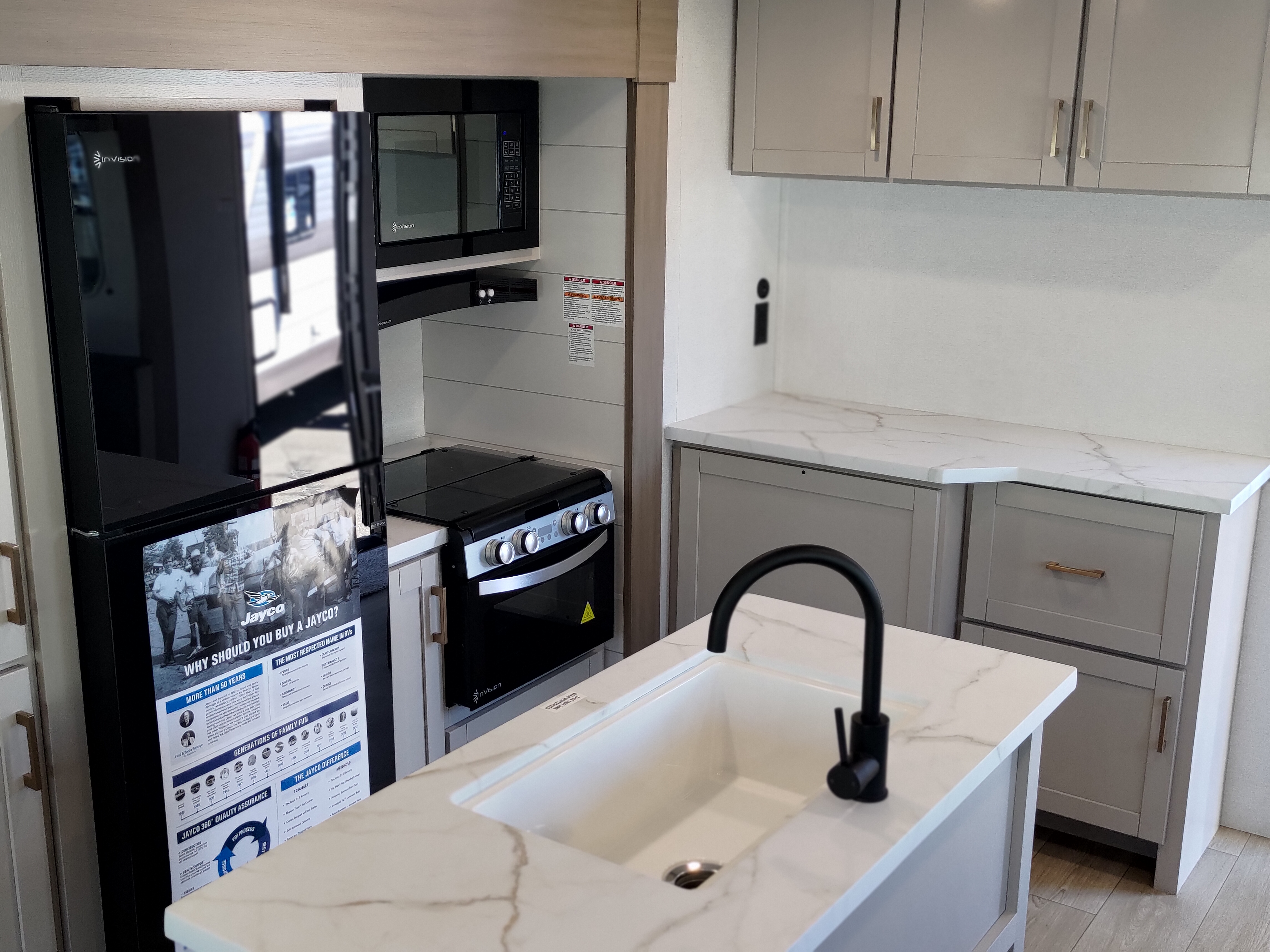 2027 JAYCO JAY FLIGHT TRAVEL TRAILER